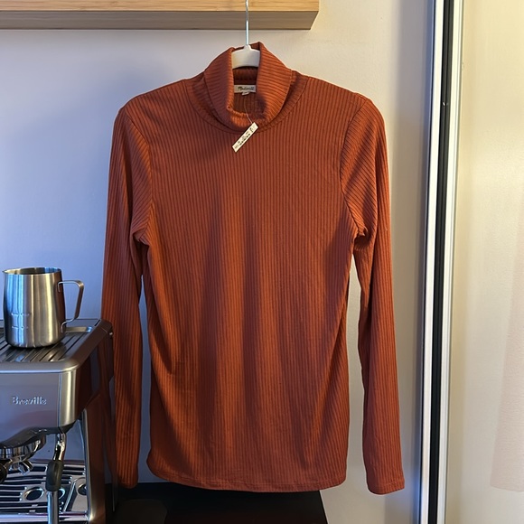Madewell Burnt Orange turtleneck - Picture 4 of 4
